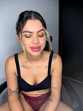 Snapshot of Alanna-foxx chatting on 11.09.25 Alanna-foxx online show from 11.09.25