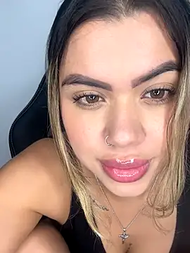 Snapshot of Alanna-foxx chatting on 11.22.25 Alanna-foxx online show from 11.22.25