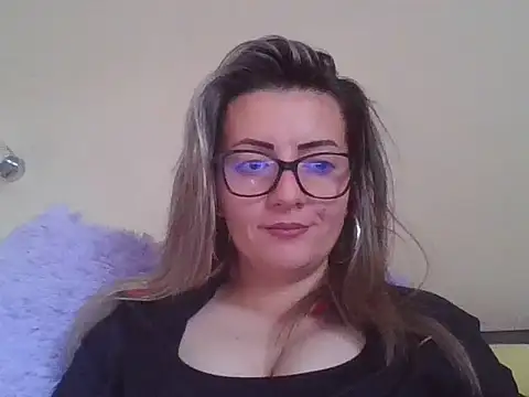 blondinaali online show from 10.28.25