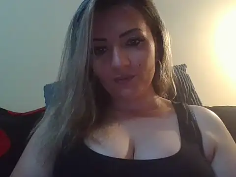 blondinaali online show from 10.31.25