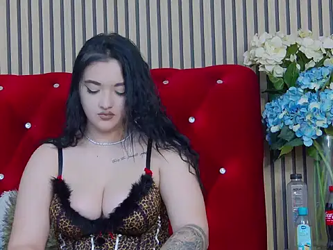 LaraBloom online show from 11.21.25