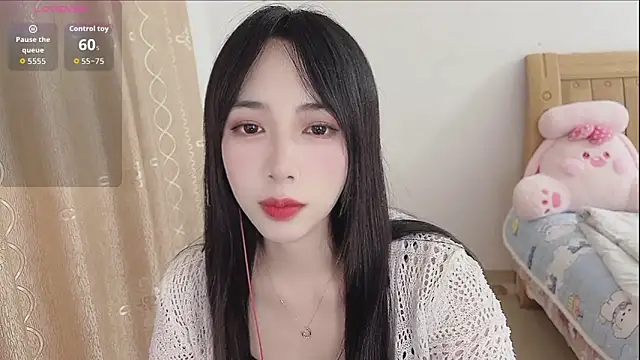 Snapshot of by-Hannah chatting on 11.03.25 by-Hannah online show from 11.03.25