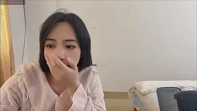 Snapshot of by-Hannah chatting on 11.09.25 by-Hannah online show from 11.09.25