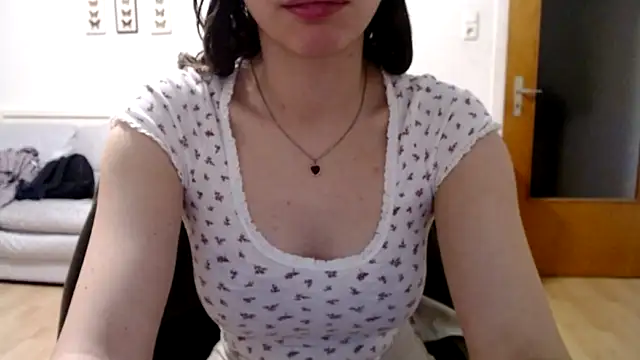 Snapshot of bellefleurrr chatting on 11.04.25 bellefleurrr online show from 11.04.25