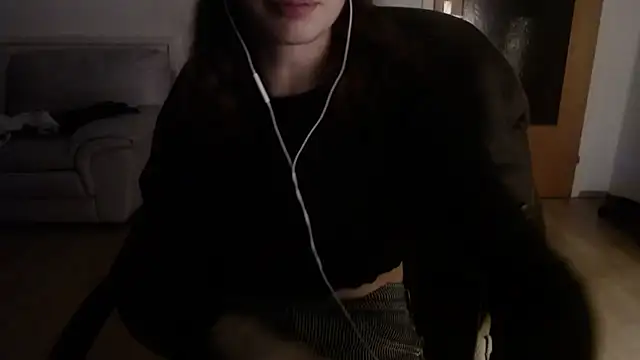 Snapshot of bellefleurrr chatting on 11.11.25 bellefleurrr online show from 11.11.25