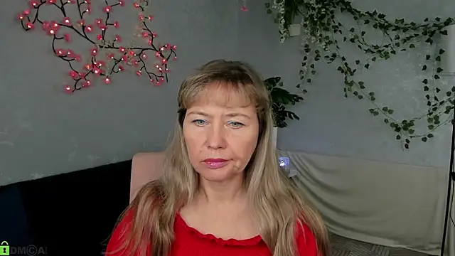 Carla Vogue online show from 12.04.25