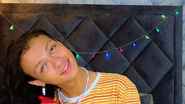 Snapshot of Indi_rave chatting on 11.26.25 Indi rave online show from 11.26.25