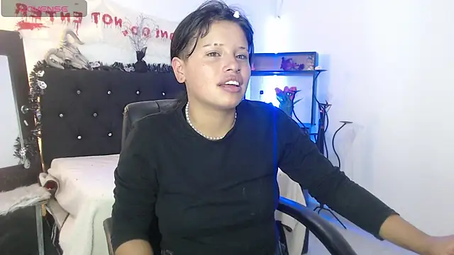 Snapshot of Thalia_honey chatting on 10.28.25 Thalia honey online show from 10.28.25