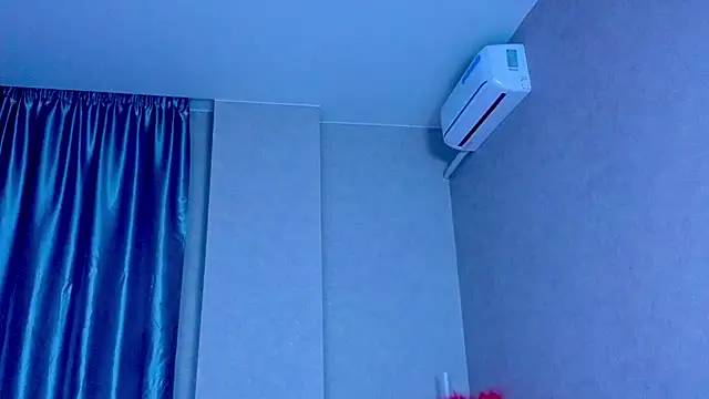 Snapshot of KittieHeart chatting on 11.27.25 KittieHeart online show from 11.27.25