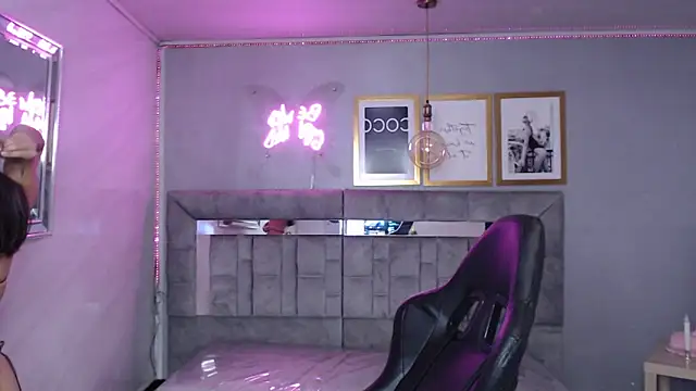 Snapshot of Cute_Martina_v chatting on 11.24.25 Cute Martina v online show from 11.24.25