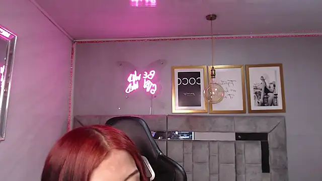 Snapshot of Cute_Martina_v chatting on 12.15.25 Cute Martina v online show from 12.15.25