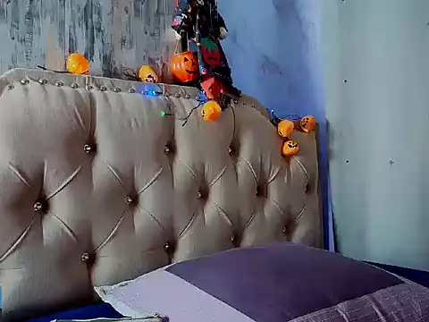 Snapshot of eva_delight_ chatting on 10.31.25 eva delight online show from 10.31.25