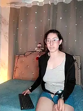 Snapshot of eva_delight_ chatting on 11.17.25 eva delight online show from 11.17.25