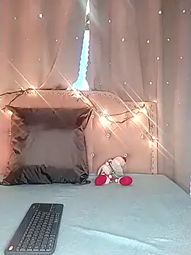 Snapshot of eva_delight_ chatting on 11.18.25 eva delight online show from 11.18.25