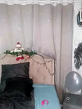 Snapshot of eva_delight_ chatting on 11.24.25 eva delight online show from 11.24.25