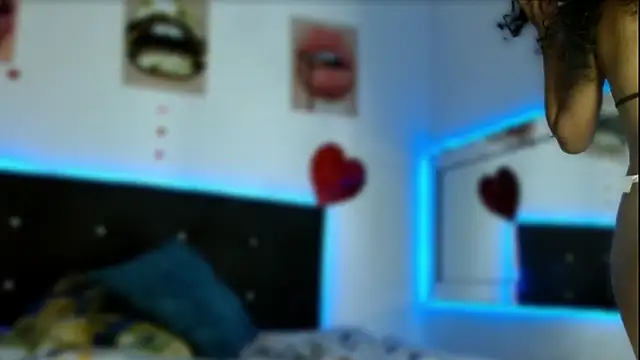 Snapshot of antonella_pink2 chatting on 11.13.25 antonella pink2 online show from 11.13.25