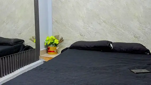 Snapshot of Sarahh-19 chatting on 11.14.25 Sarahh-19 online show from 11.14.25