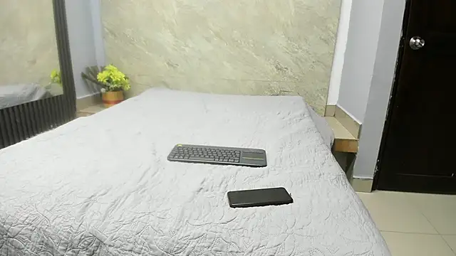 Snapshot of Sarahh-19 chatting on 11.27.25 Sarahh-19 online show from 11.27.25