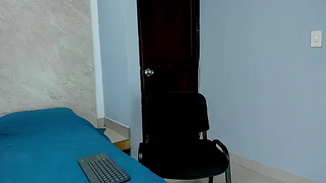 Snapshot of Sarahh-19 chatting on 12.16.25 Sarahh-19 online show from 12.16.25