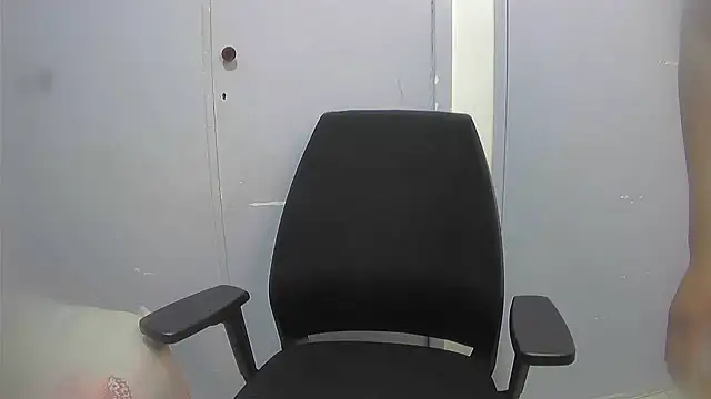 Snapshot of ThePeacheese chatting on 12.13.25 ThePeacheese online show from 12.13.25