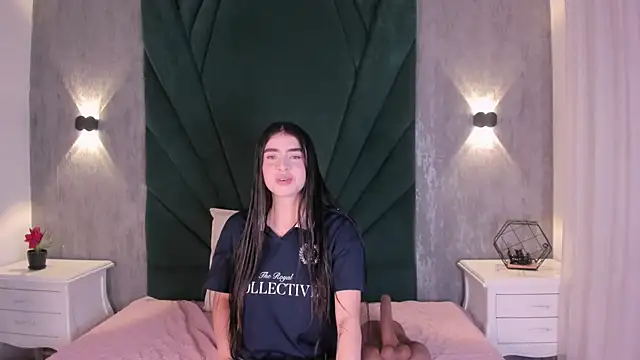 EmiliClarke online show from 04.15.26