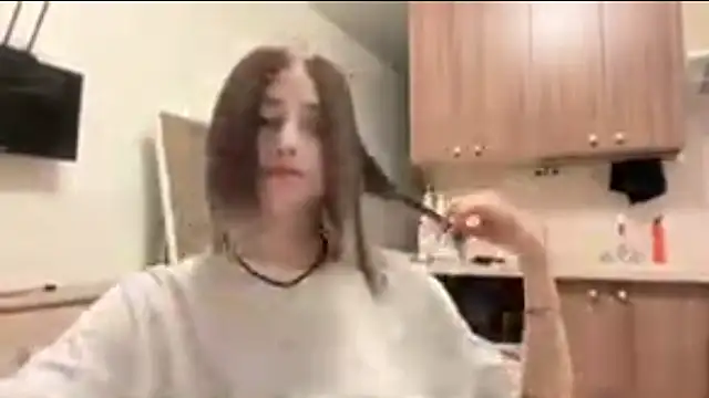 Snapshot of AidaGloshen chatting on 10.27.25 AidaGloshen online show from 10.27.25