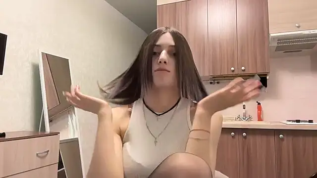 Snapshot of AidaGloshen chatting on 11.04.25 AidaGloshen online show from 11.04.25