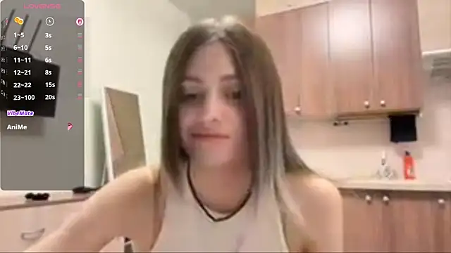 Snapshot of AidaGloshen chatting on 11.18.25 AidaGloshen online show from 11.18.25