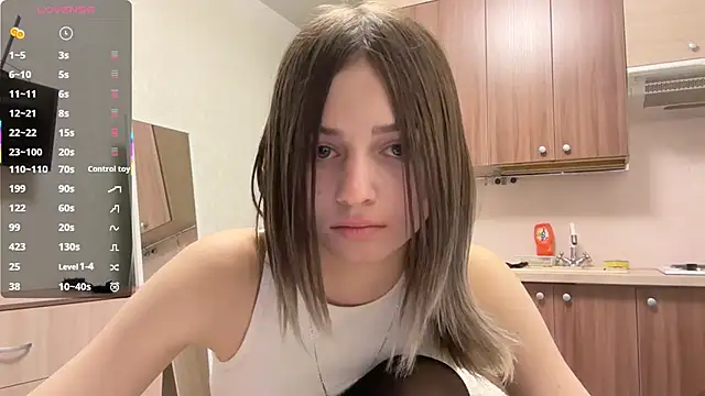 Snapshot of AidaGloshen chatting on 12.04.25 AidaGloshen online show from 12.04.25