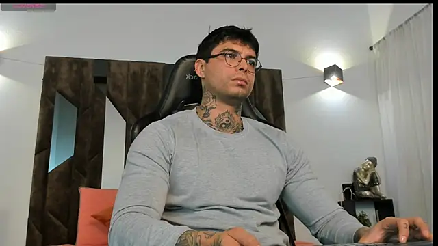 Snapshot of MATEO_DILUCA chatting on 11.05.25 MATEO DILUCA online show from 11.05.25