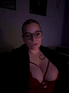 Aksinja05 online show from 12.20.25