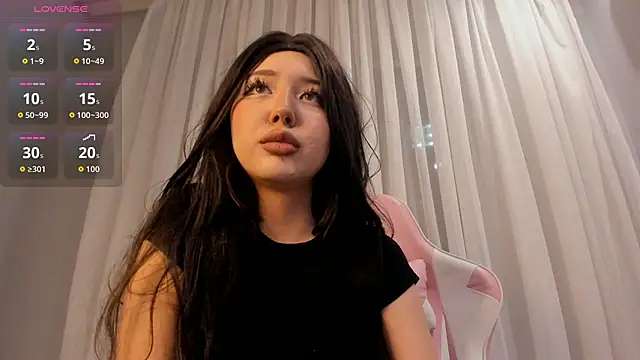 Snapshot of sweetmikasa chatting on 12.04.25 sweetmikasa online show from 12.04.25