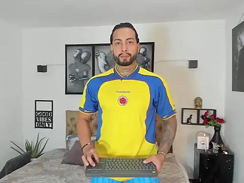 Snapshot of christopher_palmerjs chatting on 11.05.25 christopher palmerjs online show from 11.05.25