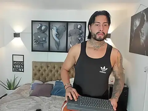 Snapshot of christopher_palmerjs chatting on 11.06.25 christopher palmerjs online show from 11.06.25