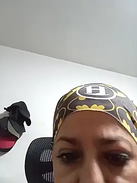 Snapshot of LAPOTRA_04 chatting on 11.24.25 LAPOTRA 04 online show from 11.24.25