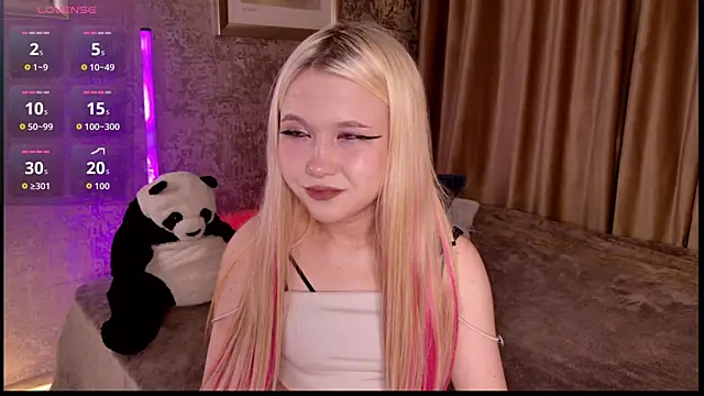 Snapshot of VivieSunn chatting on 04.30.26 VivieSunn online show from 04.30.26