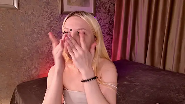 Snapshot of VivieSunn chatting on 06.05.26 VivieSunn online show from 06.05.26