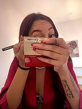 Snapshot of StephanyRouss chatting on 12.04.25 StephanyRouss online show from 12.04.25