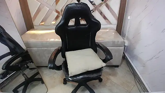 Little cherry b online show from 12.04.25