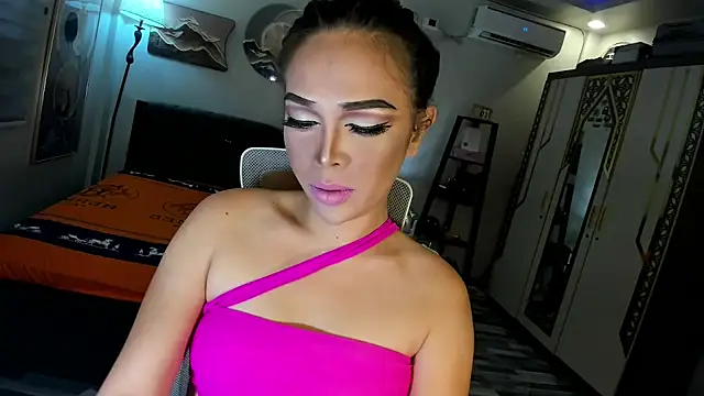 Snapshot of Cumforsale chatting on 12.05.25 Cumforsale online show from 12.05.25