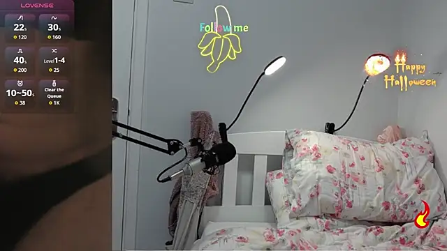 Snapshot of AdonisBlossoms chatting on 10.28.25 AdonisBlossoms online show from 10.28.25