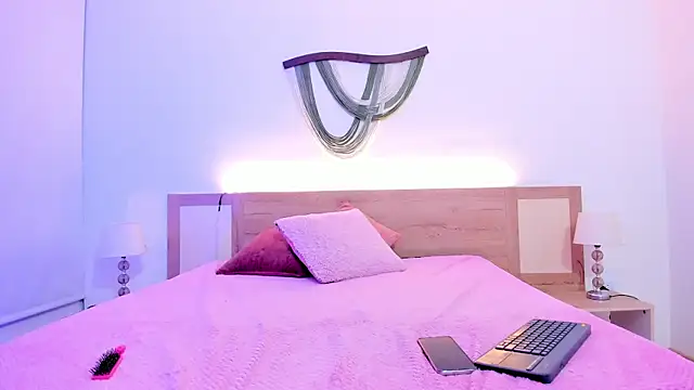 Snapshot of whisper_nova chatting on 02.19.26 whisper nova online show from 02.19.26