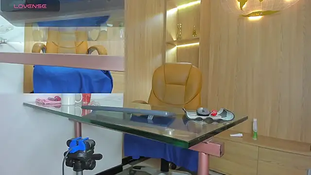 Snapshot of laliItaclark chatting on 11.15.25 laliItaclark online show from 11.15.25