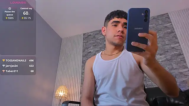 Snapshot of zack_joness18 chatting on 11.13.25 zack joness18 online show from 11.13.25