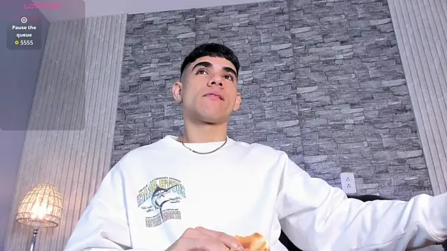 Snapshot of zack_joness18 chatting on 11.19.25 zack joness18 online show from 11.19.25