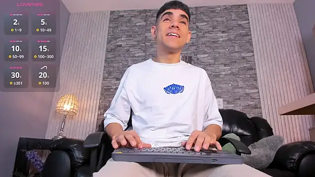 Snapshot of zack_joness18 chatting on 11.20.25 zack joness18 online show from 11.20.25