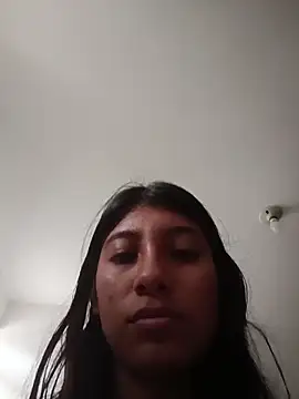 YeseniaRodriguez3 online show from 12.19.25