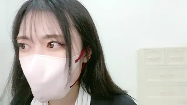 Snapshot of annachan_v chatting on 04.13.26 annachan v online show from 04.13.26