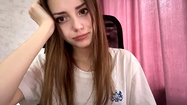 Snapshot of AliceStacy chatting on 10.26.25 AliceStacy online show from 10.26.25