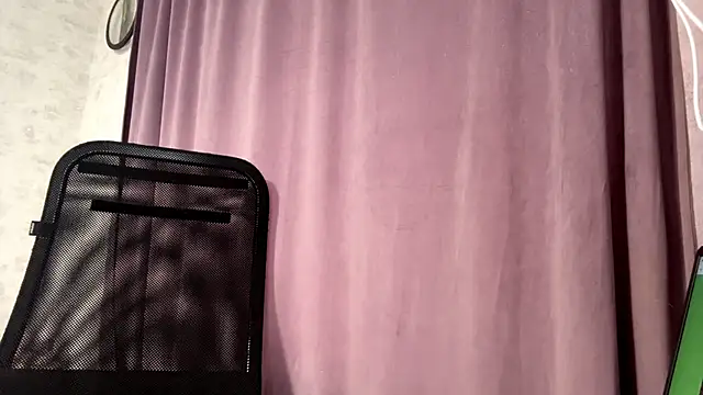 Snapshot of AliceStacy chatting on 10.31.25 AliceStacy online show from 10.31.25